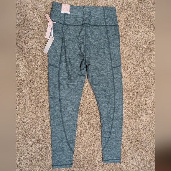 NWT Victoria's Secret green core essential pocket leggings - Picture 5 of 5